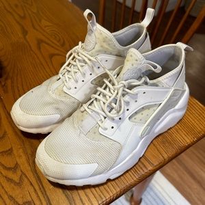 Nike hurache sneakers